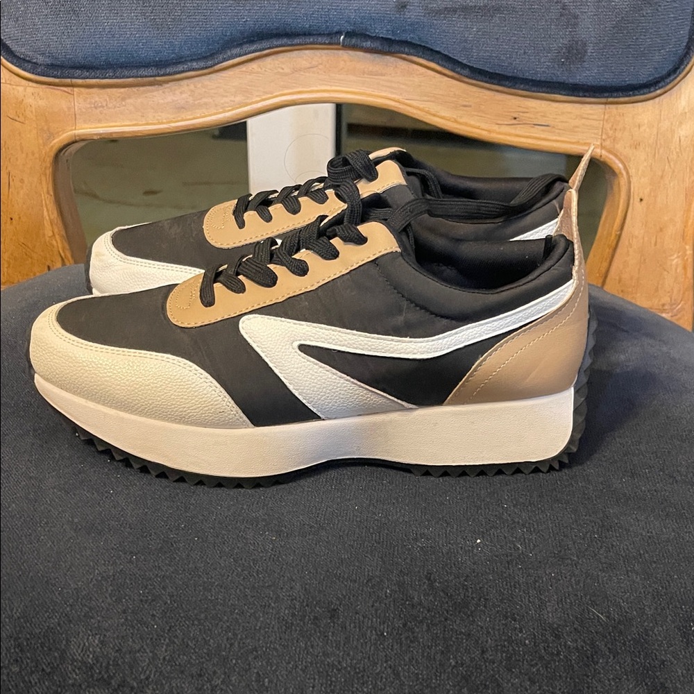 Dolce Vita Black and Tan Women’s Sneakers
